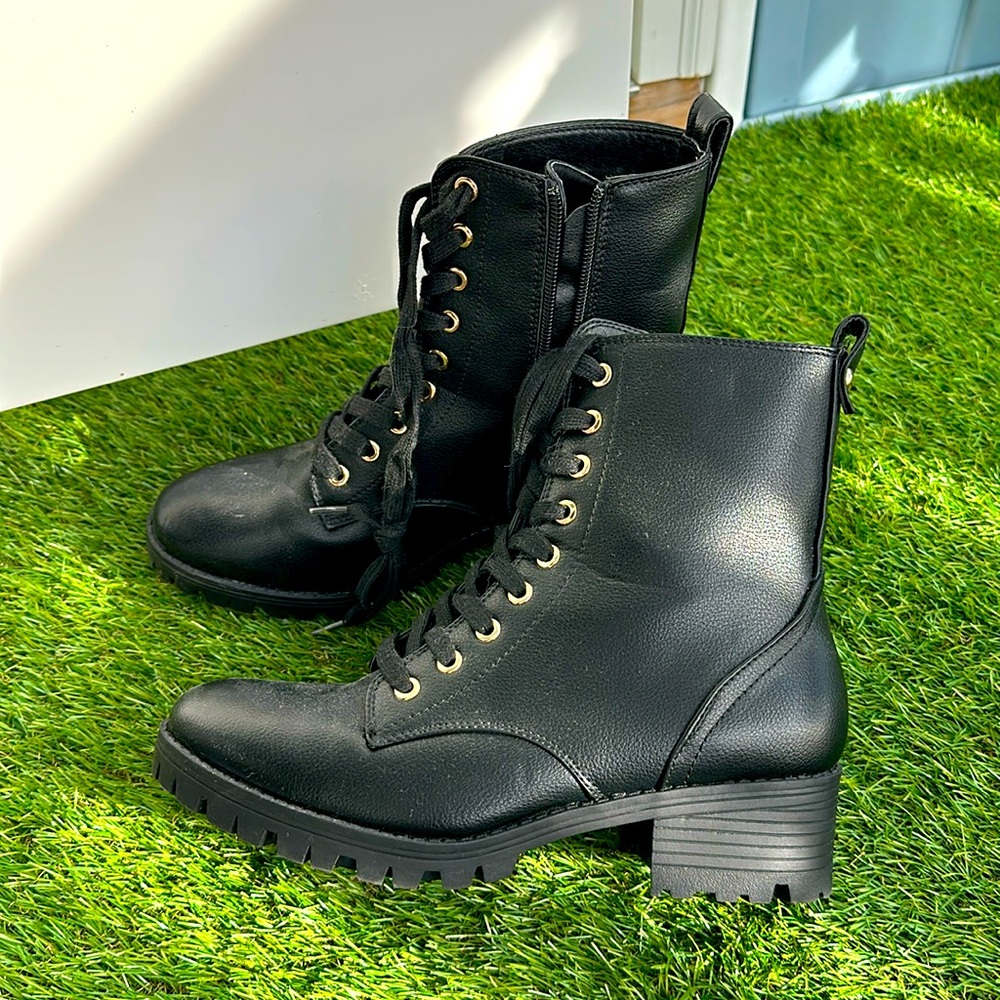 Winter combat boots